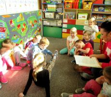 Z KSIĄŻKĄ DO PRZEDSZKOLA