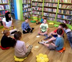 Cyrkowa sobota z wyobraźnią w filii na Czarnym Potoku