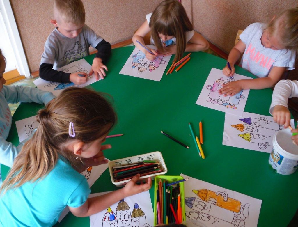 Jak Powstaje Kredka Filmik Dla Dzieci Jak powstają kredki, Biblioteka Publiczna w Krynicy-Zdroju