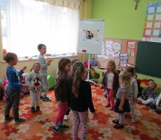 „ACH JAK GORĄCO!!” – ZAJĘCIA W PRZEDSZKOLU W MUSZYNCE