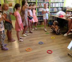 KOLOROWE WAKACJE W FILII NA CZARNYM POTOKU