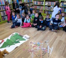 ŚWIĄTECZNA WIZYTA PRZEDSZKOLAKÓW W FILII NA CZARNYM POTOKU