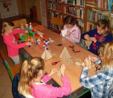 „Przygoda na świątecznym drzewku”