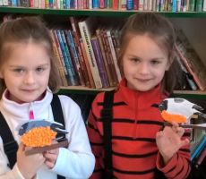 FERYJNE ZABAWY W BIBLIOTECE NA ŹRÓDLANEJ