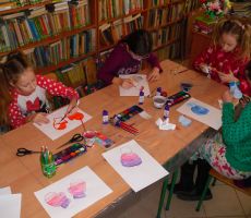 Zimowe dzierganie w bibliotece w Bereście