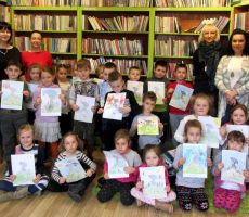 Przedszkolaki z wizytą w bibliotece na Czarnym Potoku