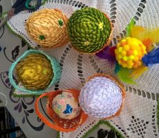 WARSZTATY OZDABIANIA JAJEK W FILII NR 3 NA ŹRÓDLANEJ