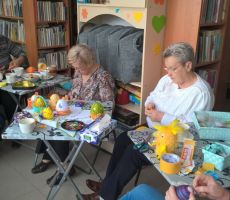 WARSZTATY OZDABIANIA JAJEK W FILII NR 3 NA ŹRÓDLANEJ