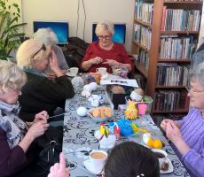 SZYDEŁKOWANIE W BIBLIOTECE NA ŹRÓDLANEJ