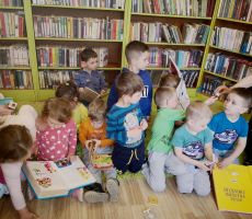 Franklin i książka z biblioteki