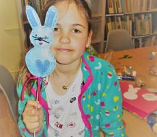 Warsztaty wielkanocne w bibliotece w Tyliczu