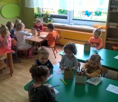 DKK W PRZEDSZKOLU NA ŹRÓDLANEJ I ŚWIĘTO NIEZAPOMINAJKI