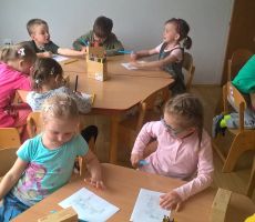 DKK W PRZEDSZKOLU NA ŹRÓDLANEJ I ŚWIĘTO NIEZAPOMINAJKI
