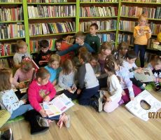 Przedpołudnie z książką w bibliotece na Czarnym Potoku