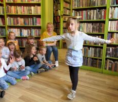 Przedpołudnie z książką w bibliotece na Czarnym Potoku
