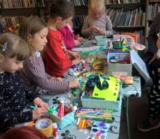 BIBLIOTEKA NA ŹRÓDLANEJ I SKARPETKOWE SZALEŃSTWO