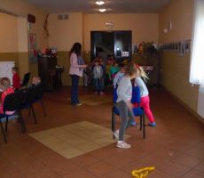 dzieci podobnie jak nasze skarpetki wyruszają w długą drogę do przygody