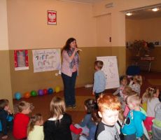 dzieci przygotowują się do kolejnego skarpetkowego zadania