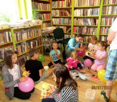 Kolorowe wakacje z Biblioteką na Czarnym Potoku