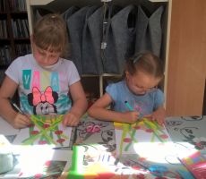 WAKACJE W BIBLIOTECE NA ŹRÓDLANEJ