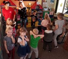 Z mikołajkową książką do przedszkola