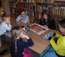 „Dziobem, piórem i pazurem o dinozaurach”