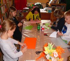 „Dziobem, piórem i pazurem o dinozaurach”