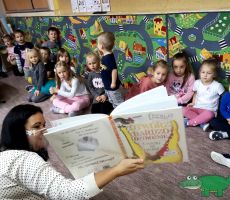 Z książką w przedszkolu