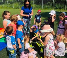 Z książką do przedszkola. Już niedługo WAKACJE!