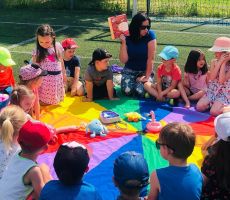 Z książką do przedszkola. Już niedługo WAKACJE!
