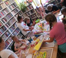 Ścieżka sensoryczna w Bibliotece na Czarnym Potoku