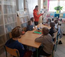 Niedoskonały pingwin, zimowe bałwanki i bananowe wygibasy