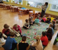 KSIĄŻKOWI ODKRYWCY ODKRYWAJĄ ZIMĘ