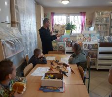 Obchody Światowego Dnia Dinozaura w bibliotece w Bereście