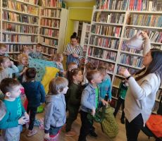 KSIĄŻKOWI ODKRYWCY WITAJĄ WIOSNĘ