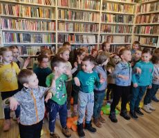 KSIĄŻKOWI ODKRYWCY WITAJĄ WIOSNĘ