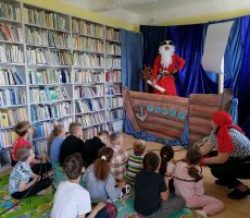 Pirackie pasowanie na czytelnika w Tyliczu