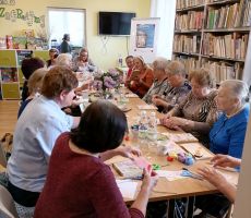 Warsztaty KSIĄŻKOdzieje w Bibliotece w Tyliczu