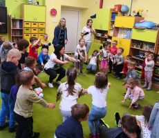 Wesołe przedpołudnie z Książką w Ochronce.