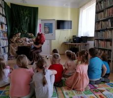 „Z książką od Papirusu do gigabajtów”