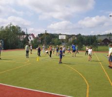 „Płonie ognisko i szumią knieje”