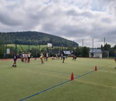 „Płonie ognisko i szumią knieje”