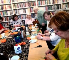 Jaworzynki na Czarnym Potoku szyją dynie.