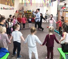 Z książką do przedszkola - Dzień Kredki