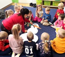 Przedszkolne zajęcia w świąteczno-zimowym klimacie