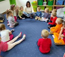 Przedszkolne zajęcia w świąteczno-zimowym klimacie