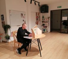 Nikifor znaczy: „Niosący zwycięstwo”.