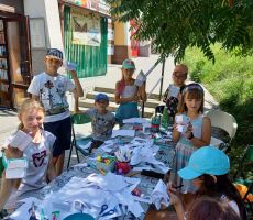 WAKACYJNE ZAJĘCIA W BIBLIOTECE NA ŹRÓDLANEJ – TYDZIEŃ DINOZAURÓW