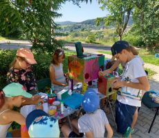 WAKACYJNE ZAJĘCIA W BIBLIOTECE NA ŹRÓDLANEJ – TYDZIEŃ DINOZAURÓW
