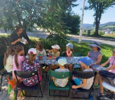 WAKACYJNE ZAJĘCIA W BIBLIOTECE NA ŹRÓDLANEJ